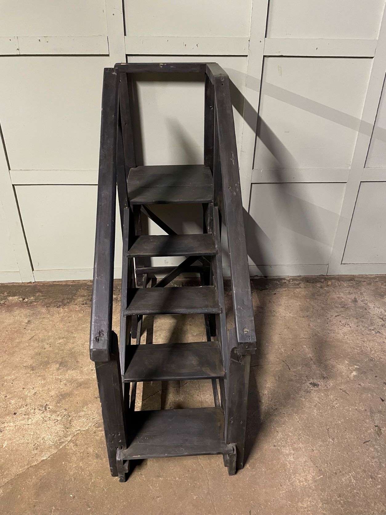 1930s painted pine rostrum steps | Metroretro